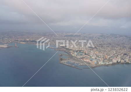 沖縄 飛行機からの景色 沖縄 飛行機からの景色 123832622