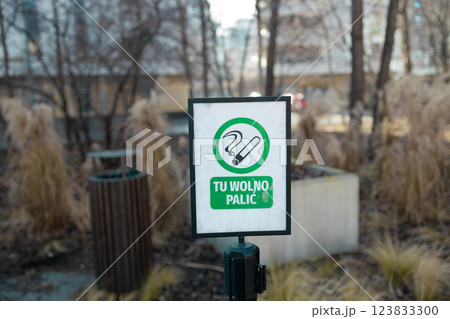 Green round information sign indicating smoking area on nature background, health and environmental care concept Green round information sign indicating smoking area on nature background, health and environmental care concept 123833300