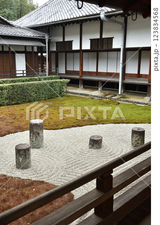 冬の東福寺本坊庭園　東庭(京都市東山区) 123834568