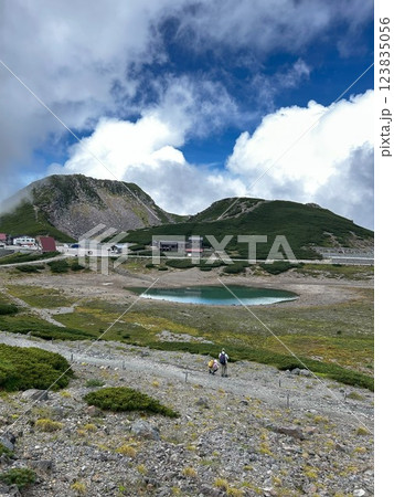 【乗鞍岳】雲が湧く夏の乗鞍岳畳平 【乗鞍岳】雲が湧く夏の乗鞍岳畳平 123835056