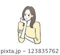 頬杖をついて、考えごとをする女性 123835762