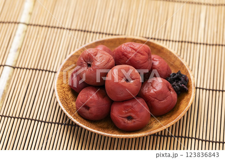 うめぼし うめぼし 123836843