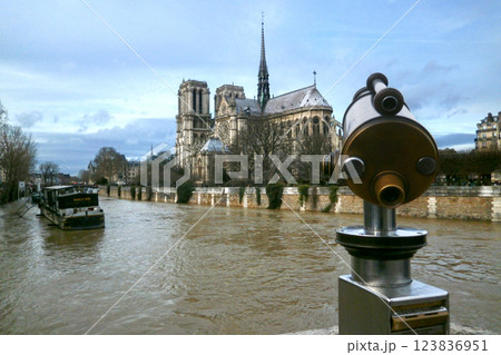 The Seine in front of Notre Dame de Paris during the winter flood 123836951