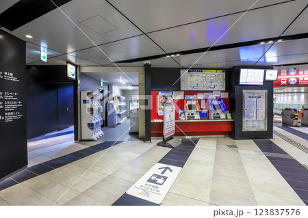 羽田イノベーションシティB1　天空橋駅改札口横のガチャガチャ 123837576