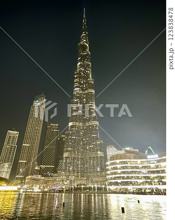 【ドバイ】ブルジュ・ハリファの夜景 123838478