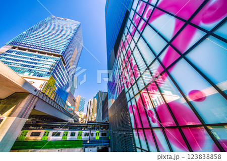 日本の東京都市景観 渋谷サクラステージや渋谷スクランブルスクエア、山手線などを望む 日本の東京都市景観 渋谷サクラステージや渋谷スクランブルスクエア、山手線などを望む 123838858