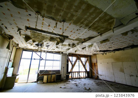 児童・住民を津波から護りぬいた… 震災遺構【荒浜小学校】 児童・住民を津波から護りぬいた… 震災遺構【荒浜小学校】 123843976