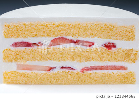 デコレーションケーキの断面 123844668