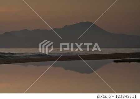 弓ヶ浜からの大山 123845511