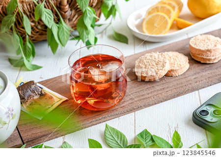 美味しそうなレモンティー	 123845546