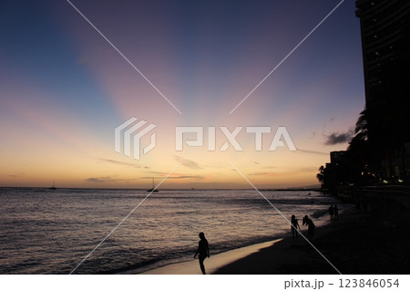 ハワイのマジックアワー 123846054