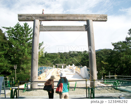伊勢神宮内宮の宇治橋架け替え工事2009/9(三重県伊勢市) 伊勢神宮内宮の宇治橋架け替え工事2009/9(三重県伊勢市) 123846292