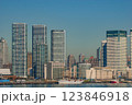 青空と都心部 123846918