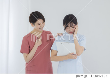 医療スタッフ、医師、看護師、介護士、医療事務 123847197