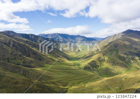 ニュージーランド「テアラロア」の山岳風景 123847224