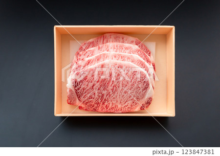 国産 黒毛和牛 ロース肉 ステーキ肉 国産 黒毛和牛 ロース肉 ステーキ肉 123847381