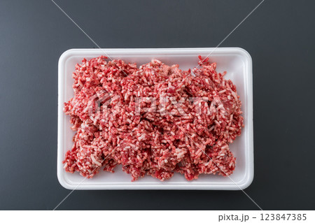 国産和牛　ミンチ　牛肉100%　俯瞰 123847385