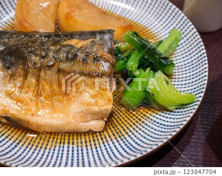 煮鯖と柔らか大根煮 123847704