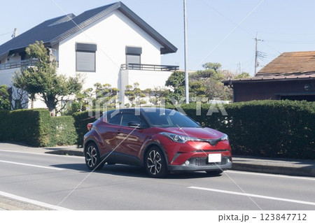 SUV 多用途車 道路走行 SUV 多用途車 道路走行 123847712