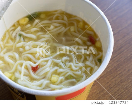豚骨醤油インスタントラーメン 豚骨醤油インスタントラーメン 123847724