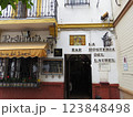 スペインの旧市街の風景 123848498