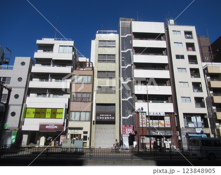 本郷三丁目駅付近 123848905