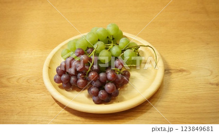 クラフトと葡萄 123849681