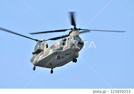 災害 山火事等派遣大型輸送用ヘリコプターCH-47チヌーク 災害 山火事等派遣大型輸送用ヘリコプターCH-47チヌーク 123850253