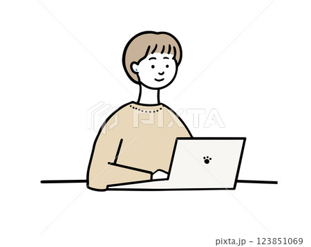 パソコンで仕事をする女性 123851069