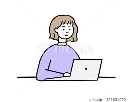 パソコンを操作する女性 123851070