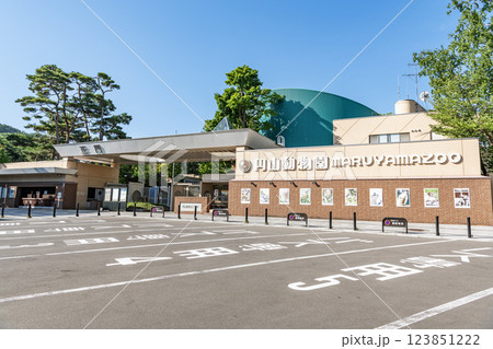 北海道札幌市 快晴の円山動物園 北海道札幌市 快晴の円山動物園 123851222