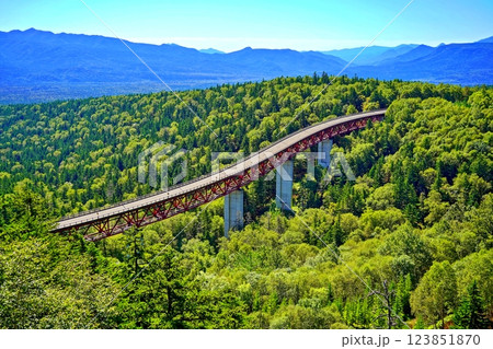 北海道上士幌町　三国峠 松見大橋を望む絶景 123851870