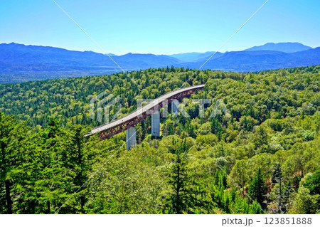 北海道上士幌町　三国峠 松見大橋を望む絶景 123851888