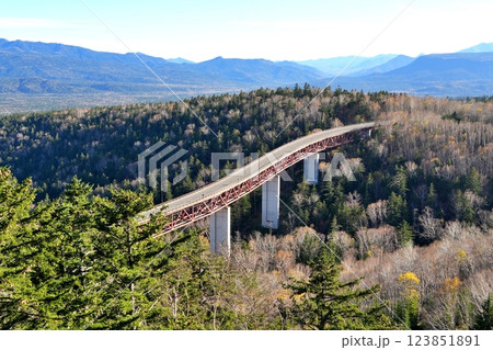 北海道上士幌町　三国峠 松見大橋を望む絶景 123851891