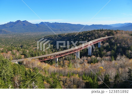 北海道上士幌町　三国峠 松見大橋を望む絶景 123851892