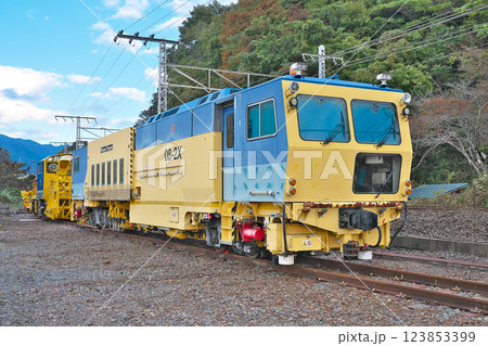 【保線用機械 マルチプルタイタンパー 08-2X】 123853399