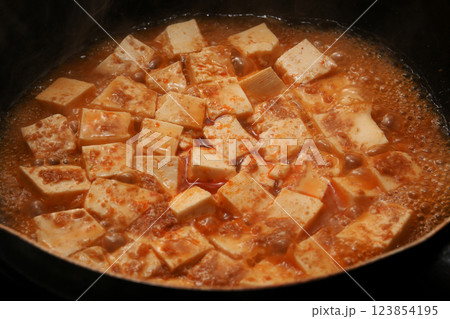 調理中の麻婆豆腐 123854195