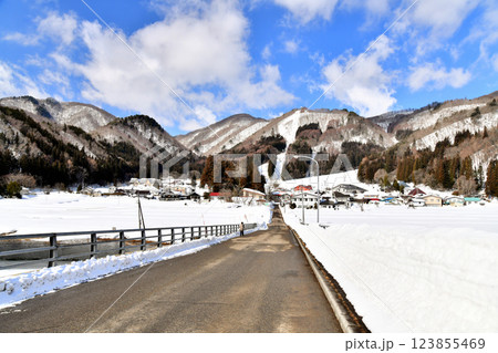 簗場駅付近より鹿島槍スキー場方面を望む(長野県大町市)【2025.3】 123855469