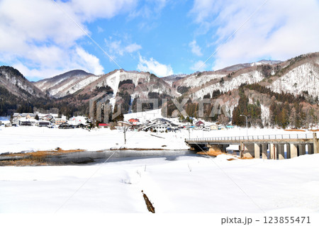 簗場駅付近より鹿島槍スキー場方面を望む(長野県大町市)【2025.3】 123855471