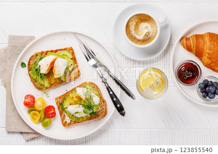Breakfast with delicious avocado toasts and crispy croissant 123855540