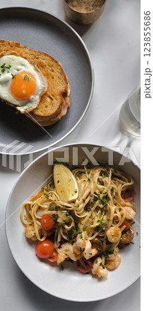 エビのパスタとクロックマダム 123855686