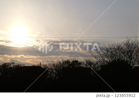 夕暮れの街並み 123855912