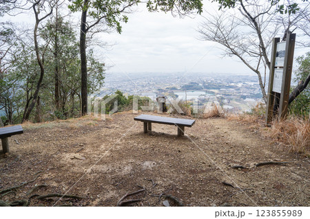 雨山の山頂(奥山雨山自然公園) 雨山の山頂(奥山雨山自然公園) 123855989