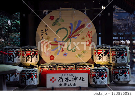 東京・雨の乃木神社 123856052