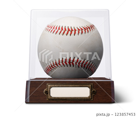 コレクションケースに収められた野球のボール 123857453