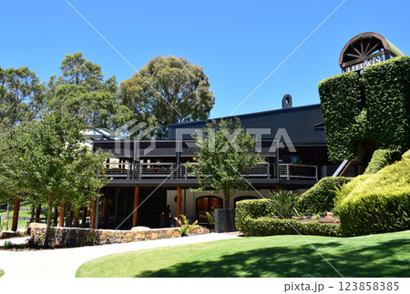 オーストラリア・マーガレットリバーのワイナリー 123858385