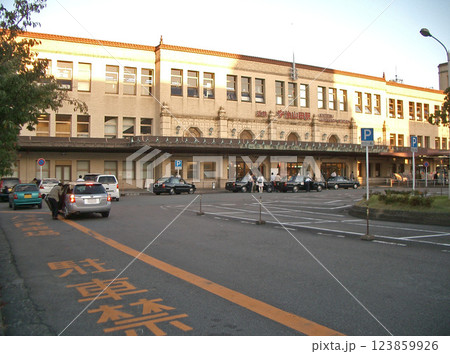 近鉄の宇治山田駅（三重県伊勢市） 123859926