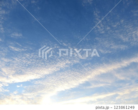 さざ波のような空と雲 さざ波のような空と雲 123861249