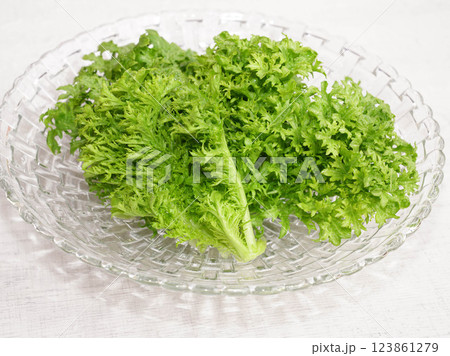 Organic wasabina leaves in glass bowl. 123861279