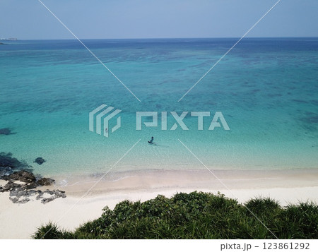 沖縄本島　沖縄本島北部ビーチ　北部ビーチ　沖縄ビーチ　ビーチ 123861292